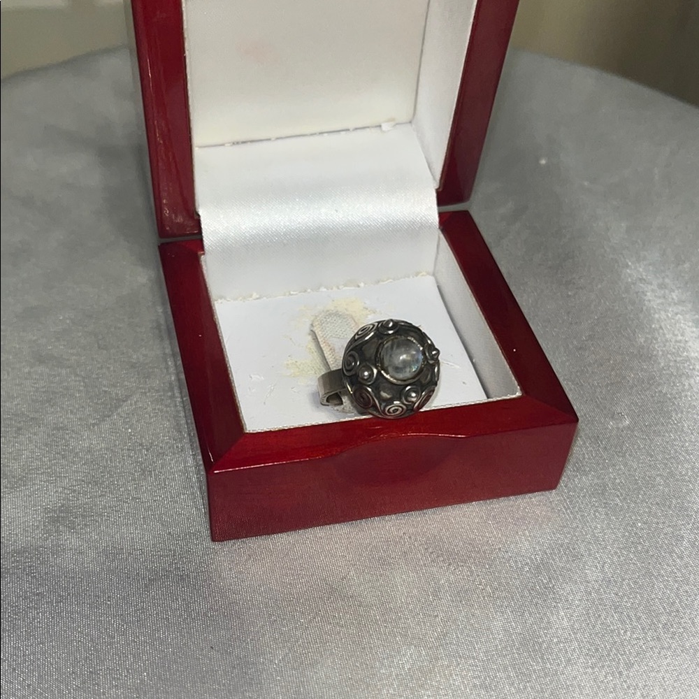 Elegant Silver Pearl Ring
